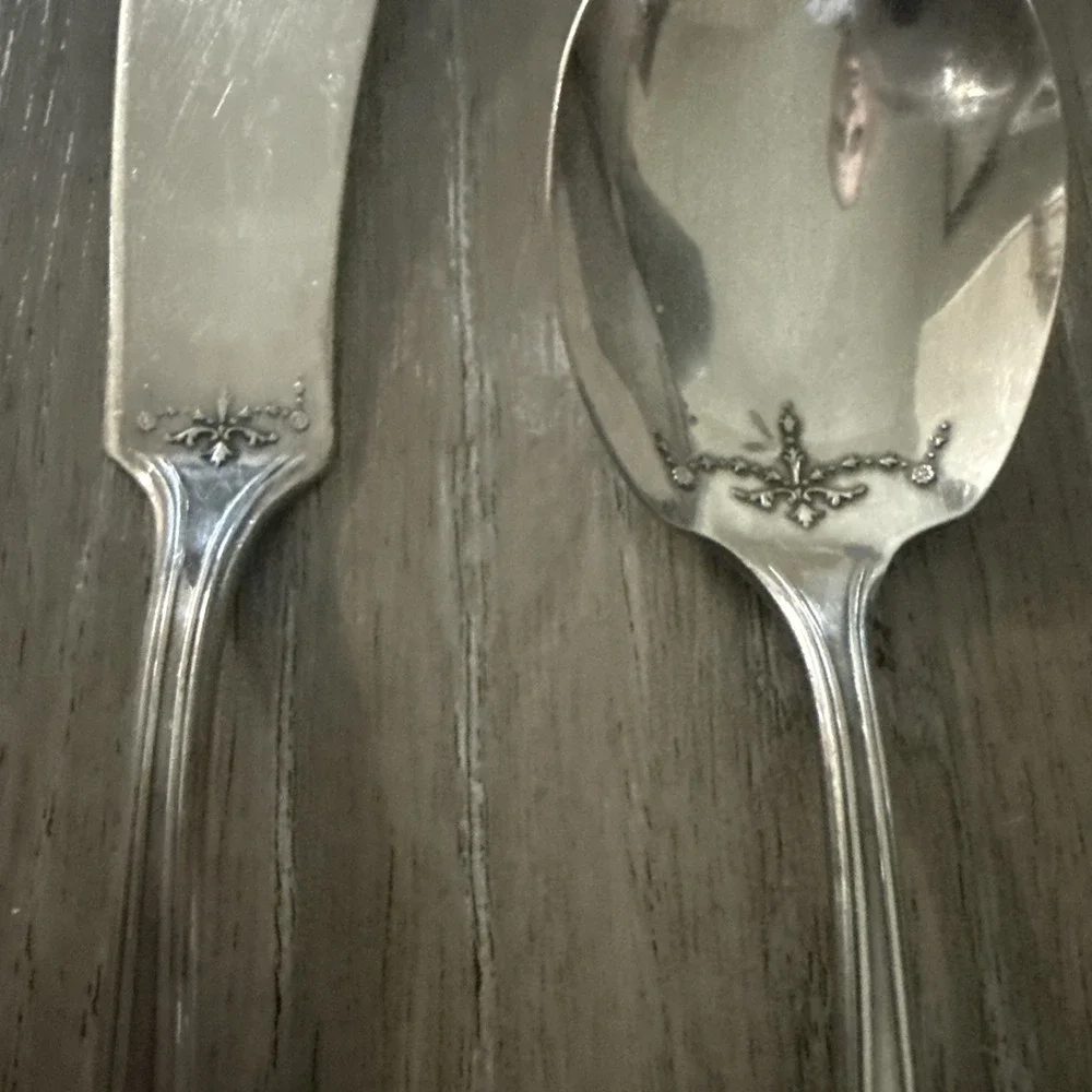 Vintage Oneida‎ Community Tudor Plate QUEEN BESS I Sugar Spoon Butter Lot of 2